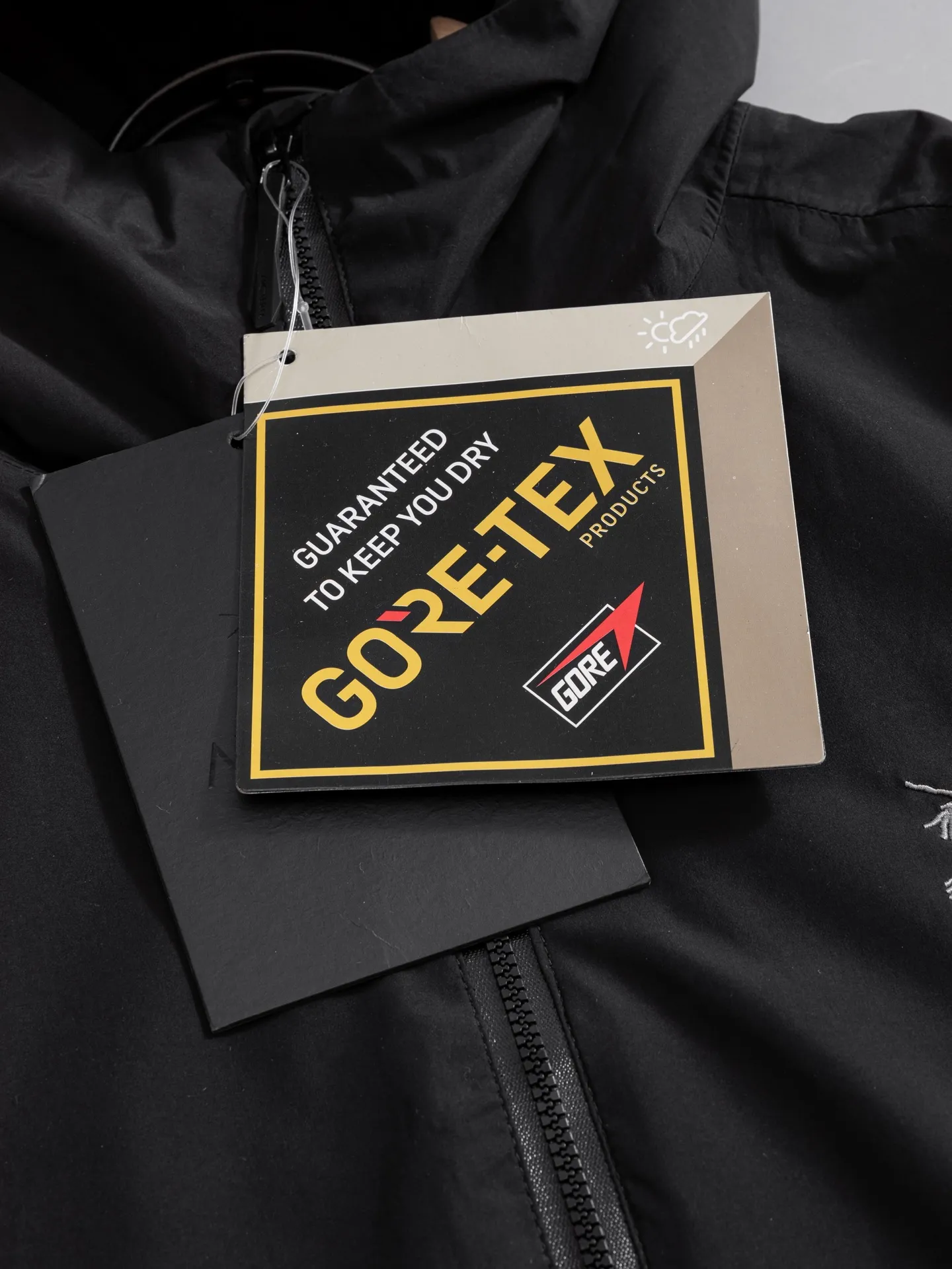 （ NFC） Arc‘teryx/ SOLANO HOODY SOLANO Jacket Same Style ， 2024 2025 ： 。 。 。 ： Gore-Tex （Windstopper） ， 、 Breathable 。 ， ， 。 DWR（ ） ， 。 3 、 （ 、 ）。 ， ， 。 # # #solano # # ： 、